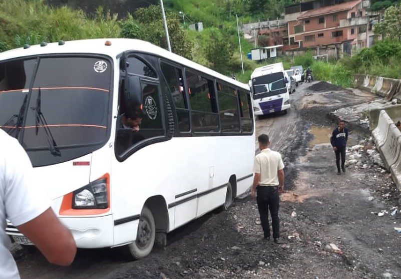 Hoyo de La Puerta en alerta: a oscuras, sin agua y con miedo a quedar aislados por el peligroso “paso malo”