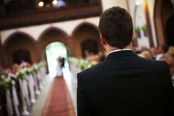 Novio se volvió VIRAL por lo que hizo al terminar la ceremonia de su boda (VIDEO)