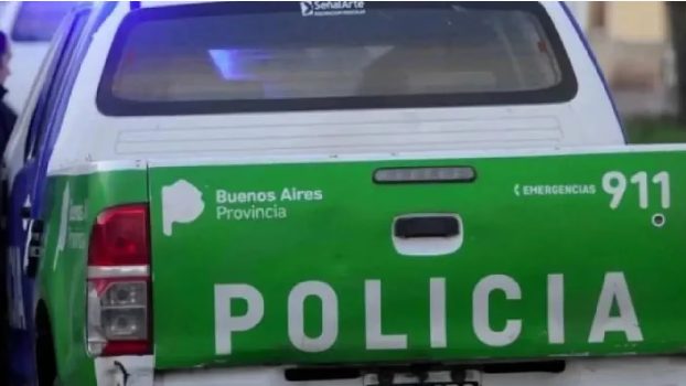 Mujer policía mató de un disparo en la cabeza a un ladrón que intentó robarle el carro