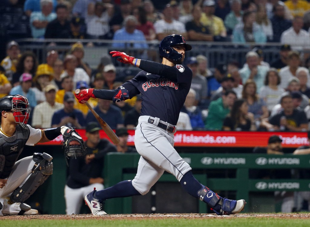 Venezolano Andrés Giménez pegó el jonrón 15 de la temporada ante los Rojos (Video)