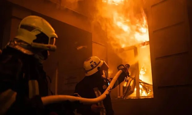 Bombardeo nocturno ruso deja daños en edificio del Consulado chino en Odesa