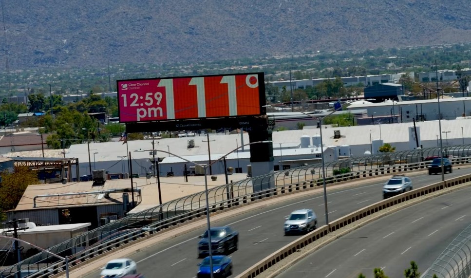 Calor, humo e inundaciones marcan otro día de verano en EEUU (Video)