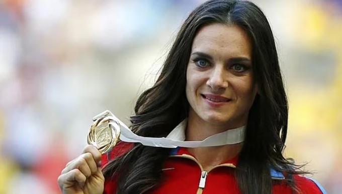 Partido de Putin expulsó a la campeona olímpica Yelena Isinbayeva por no apoyar guerra en Ucrania