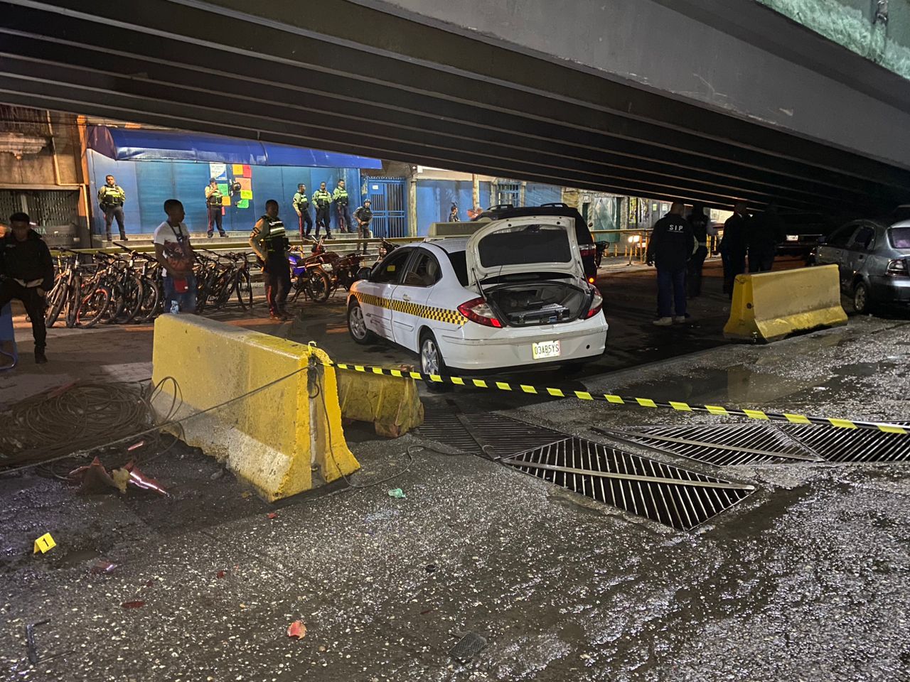 Lanzaron un artefacto explosivo en el elevado de Palo Verde adyacente al módulo de PoliSucre (FOTOS)