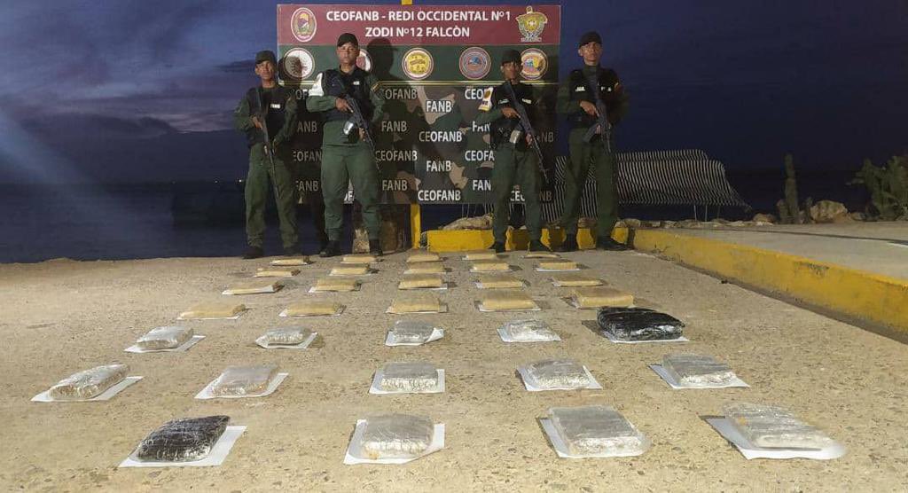 Incautan importante cargamento de Marihuana abandonado en las costas de Falcón