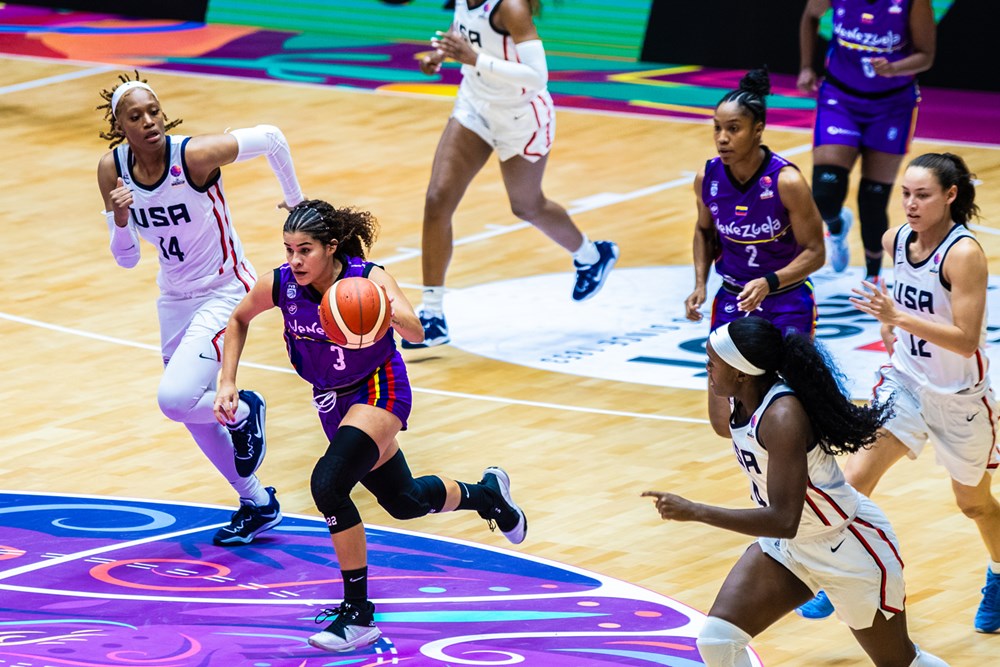 La selección de Estados Unidos arrolló a Venezuela en el debut de la AmeriCup femenina