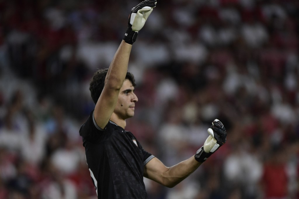 El guardameta Yassine Bono se marchó del Sevilla tras perder la Supercopa de Europa