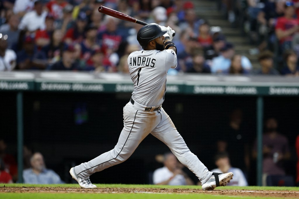 Elvis Andrus despachó jonrón en momento clave del juego en Cleveland (VIDEO)