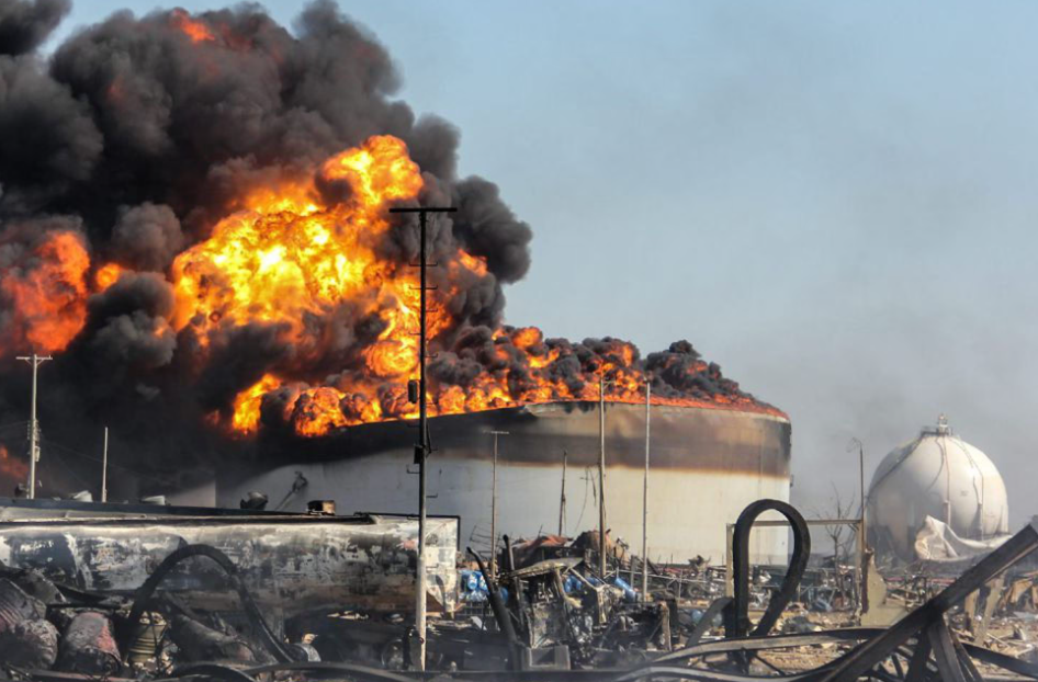 “El show debe continuar”, la cínica frase de Chávez cuando explosión en refinería Amuay casi desaparece a Paraguaná