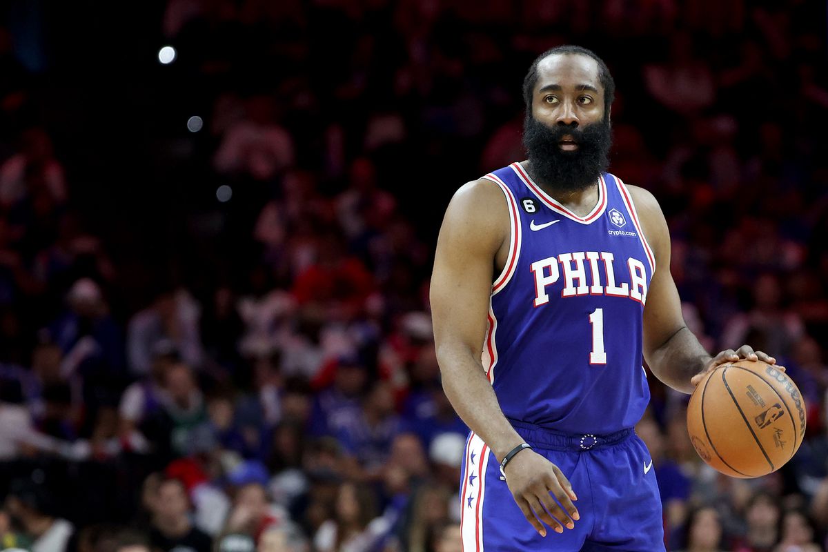 El NBA James Harden armó un alboroto tras tachar públicamente de “mentiroso” al presidente de los 76ers