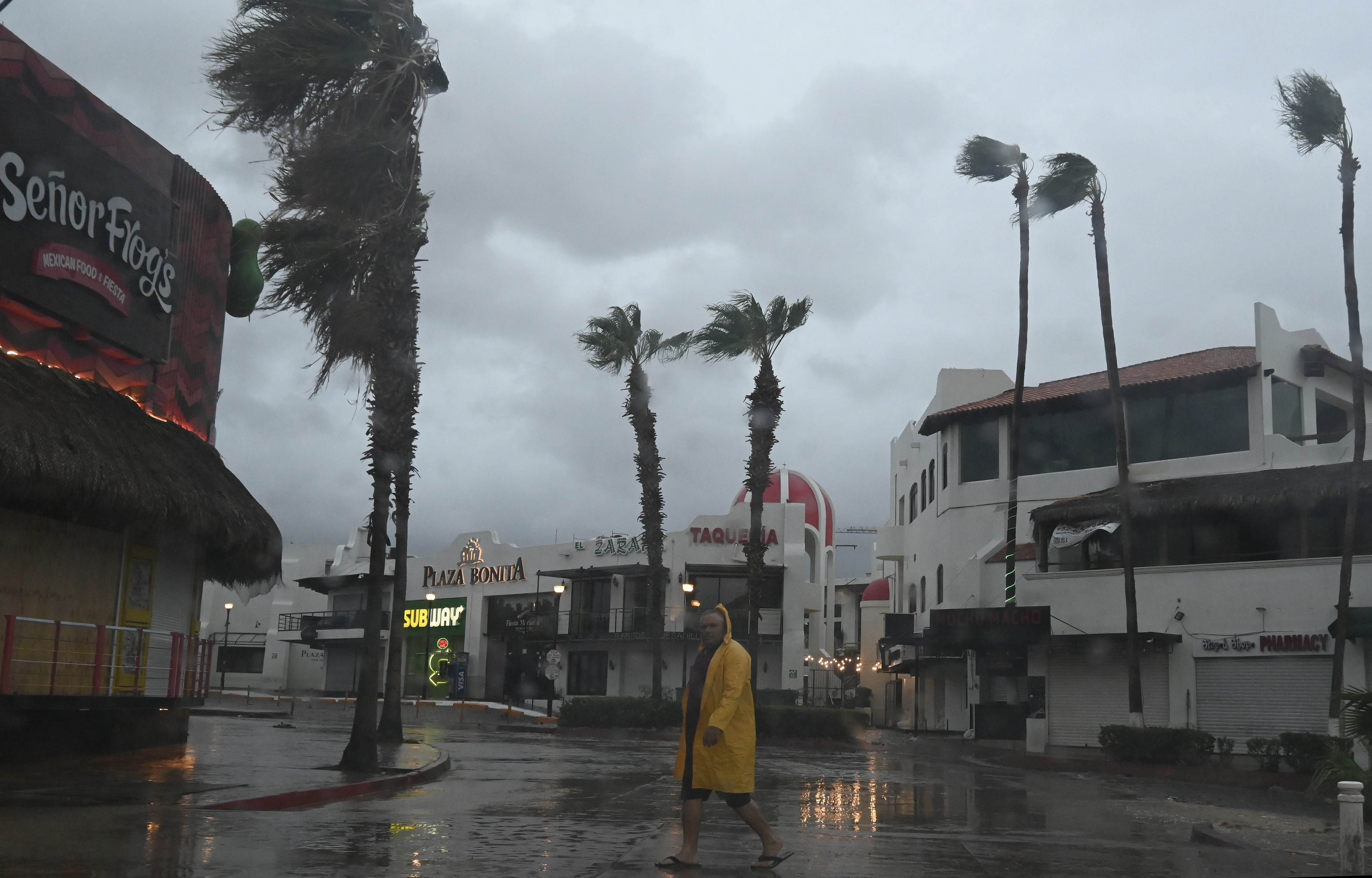 Huracán Hilary amenaza al noroeste de México y el sur de California