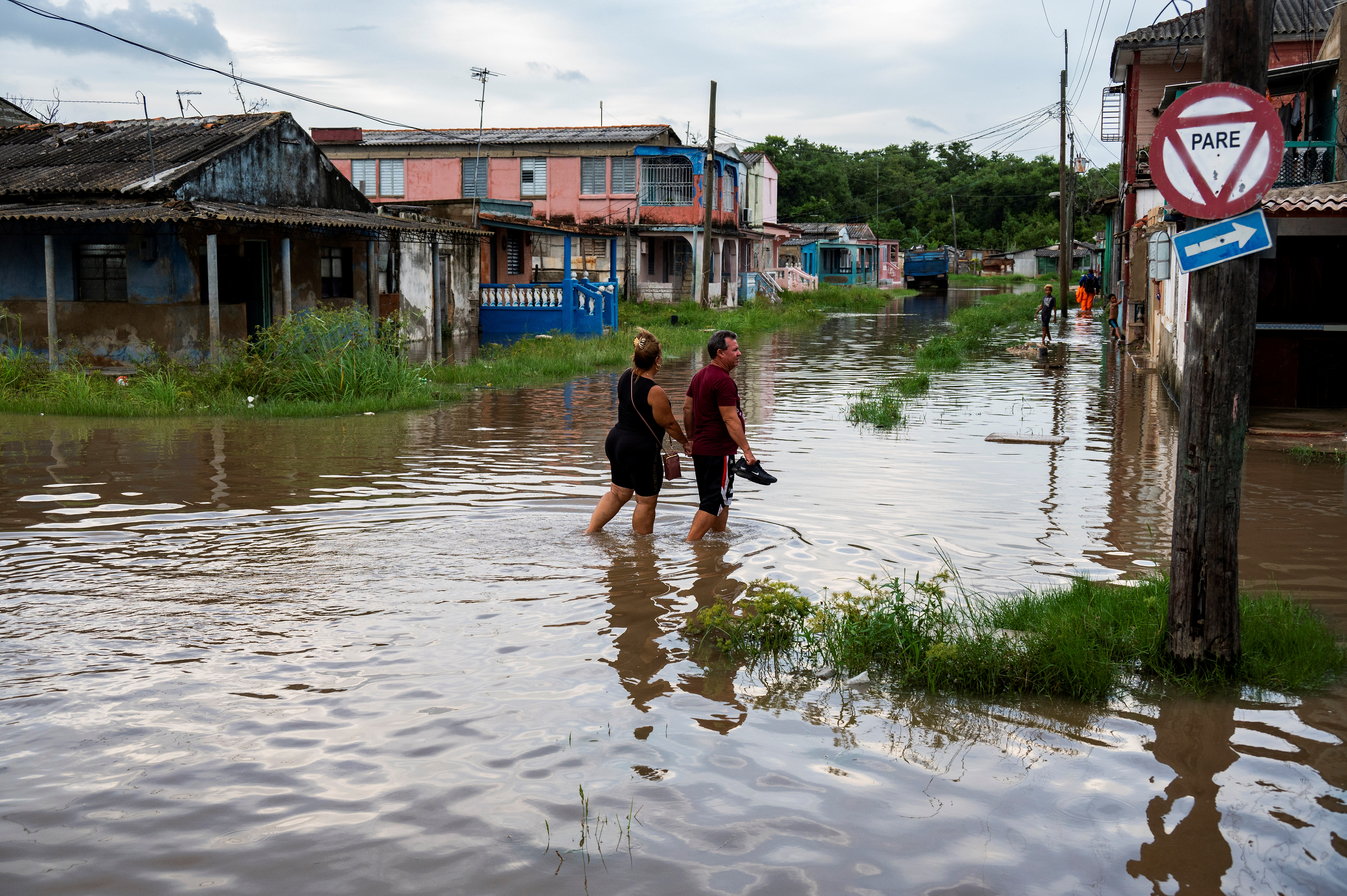 Tormenta tropical Idalia se convierte en huracán al acercarse a Florida