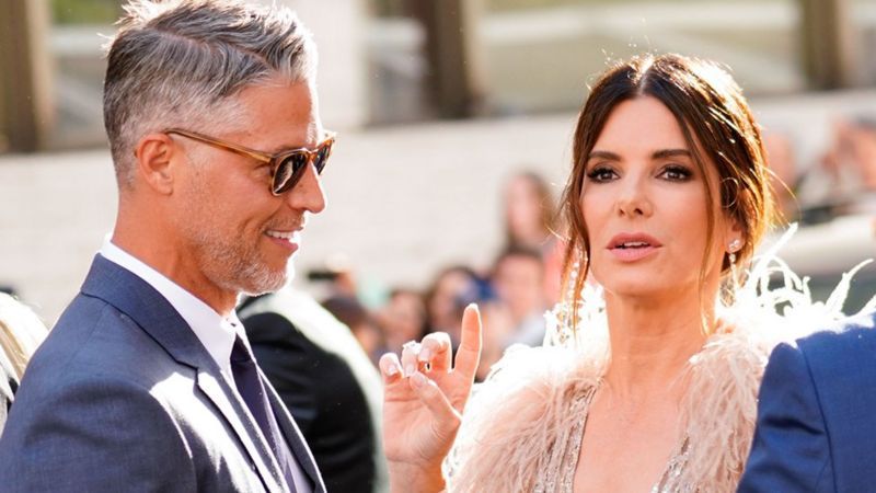 Qué es la ELA, la “cruel” enfermedad por la que murió el fotógrafo que fue pareja de Sandra Bullock