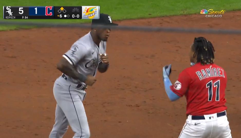 Se sacaron los guantes y a los puños: dominicano José Ramírez noqueó a Tim Anderson en brutal trifulca (VIDEO)