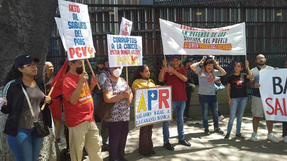 “Basta de corrupción”: Militantes del Partido Comunista exigen castigo contra saqueadores de Pdvsa (VIDEOS)