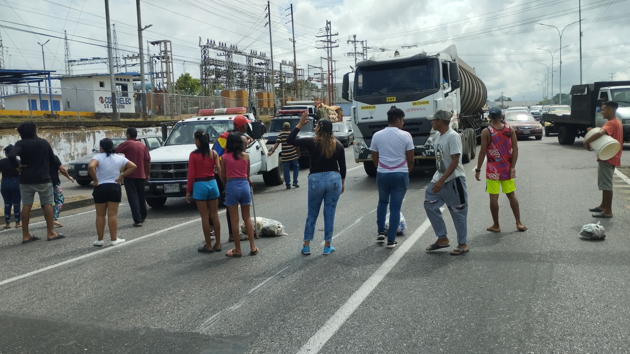 No aguantaron la “roncha” de cargar botellones de agua y salieron a protestar en Maturín