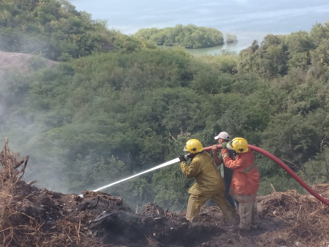 Le prendieron candela a un vertedero clandestino en Guanta… y ahora no pueden apagarlo