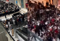¡Se descontroló! Caos total en centro comercial de Dubái por lanzamiento del nuevo iPhone (VIDEO)