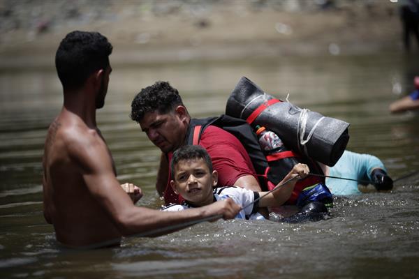 Clan del Golfo acumula millones de dólares con el cobro a los migrantes en la selva del Darién