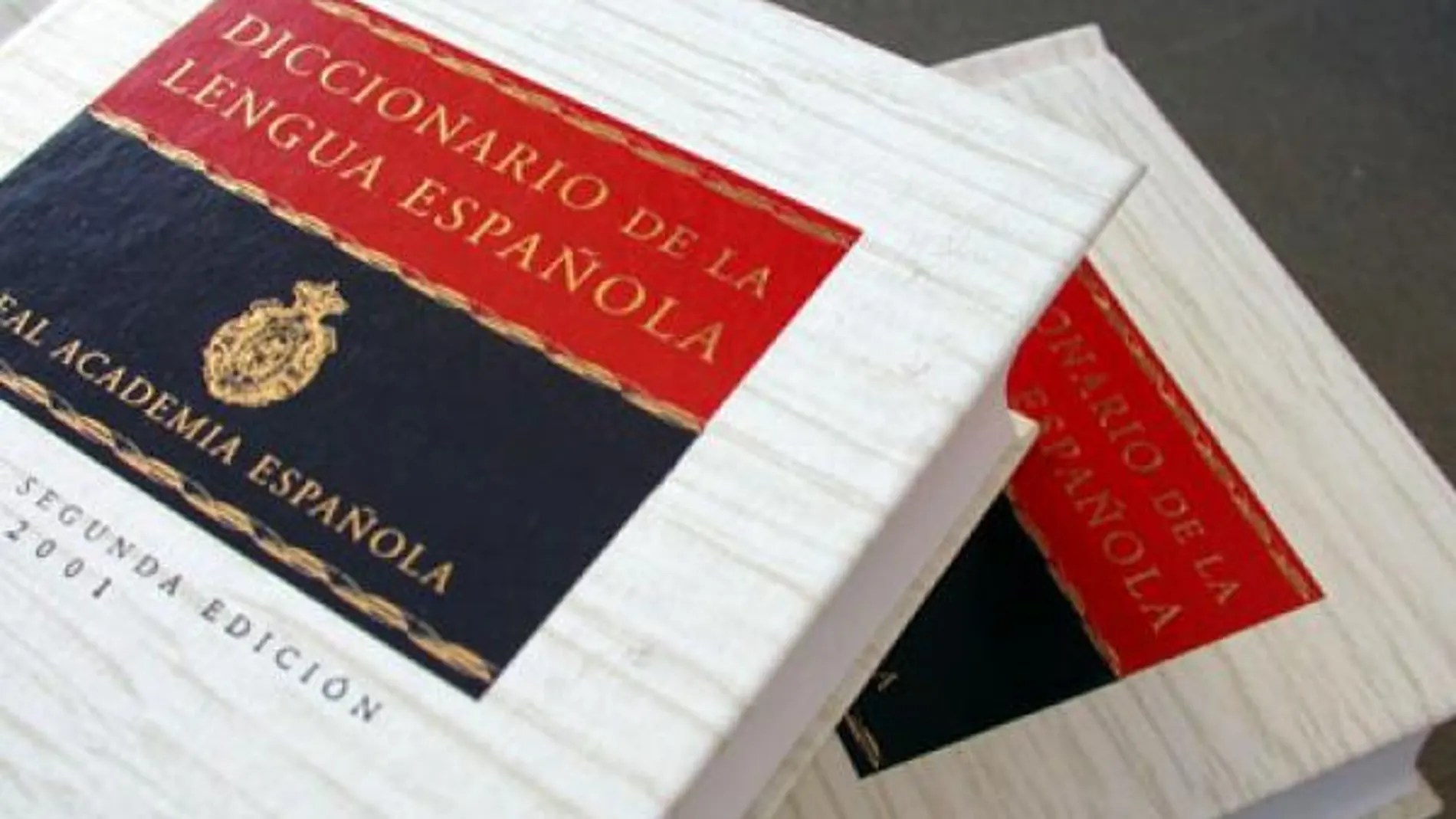 ¿Es correcto decir “subir arriba”? La RAE sorprende con la respuesta