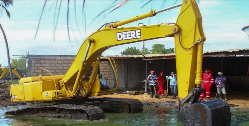 El chavismo, luego de ignorar el problema durante años, ahora montó un show en el Lago de Maracaibo