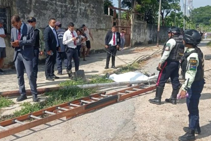 Murió trabajador al caerse el poste donde recostó su escalera en Mariara