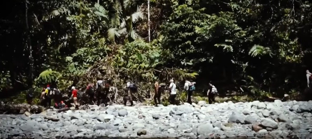 La madre migrante que busca llevar a su niña genio al país de “las oportunidades” (Video)