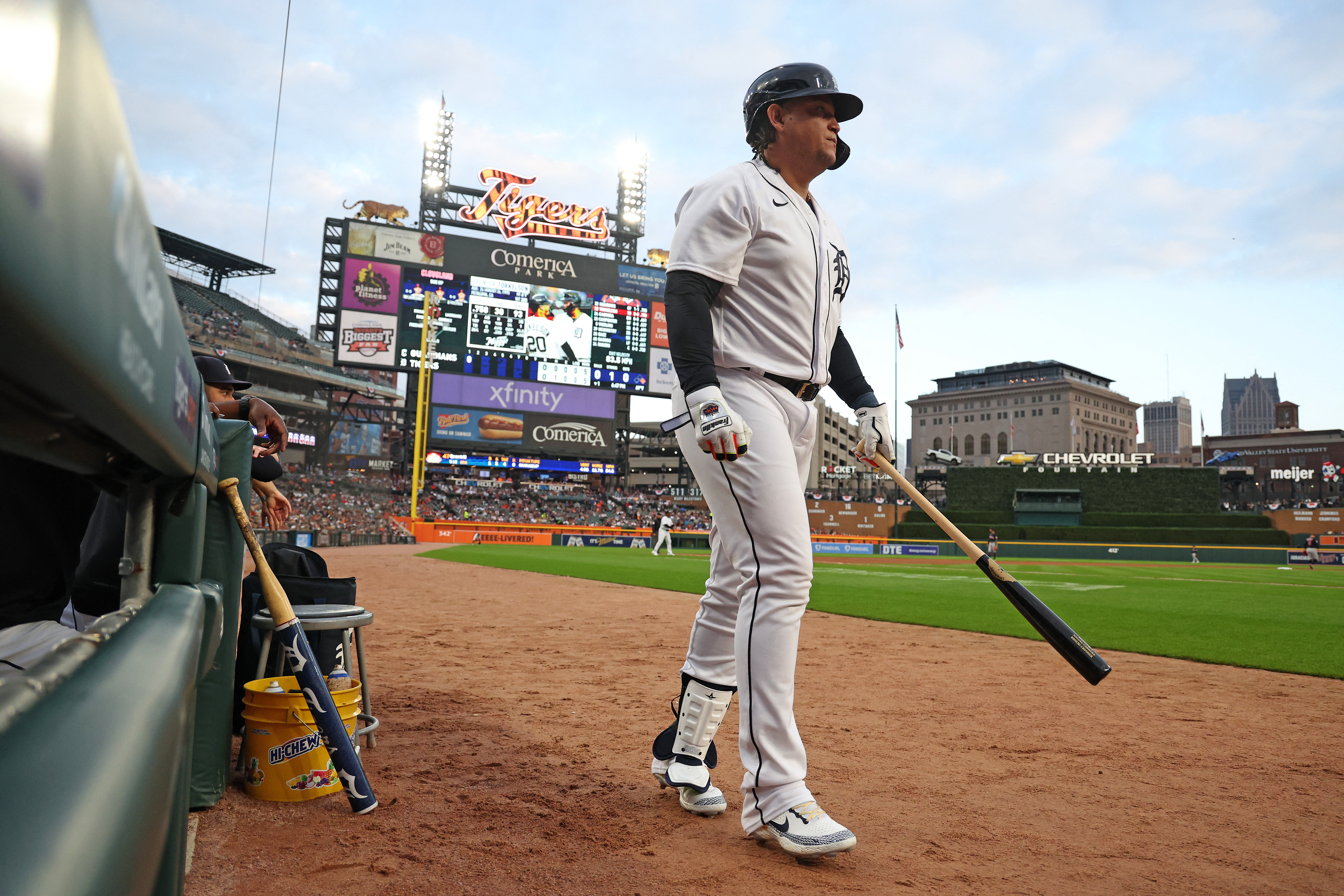 Miguel Cabrera igualó a Reggie Jackson en lista histórica de anotadas (Videos)