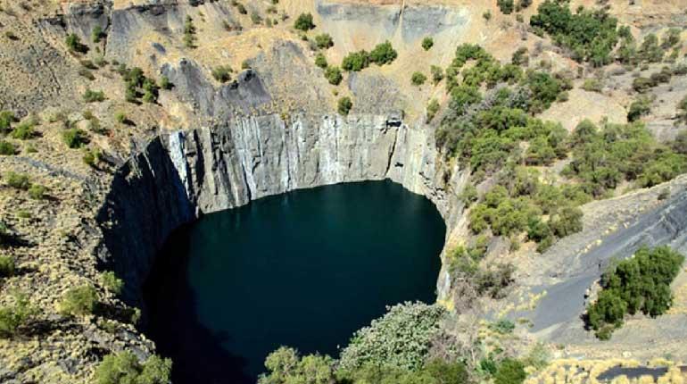 Mueren 24 trabajadores de una mina de diamantes de Sudáfrica en un accidente de tráfico