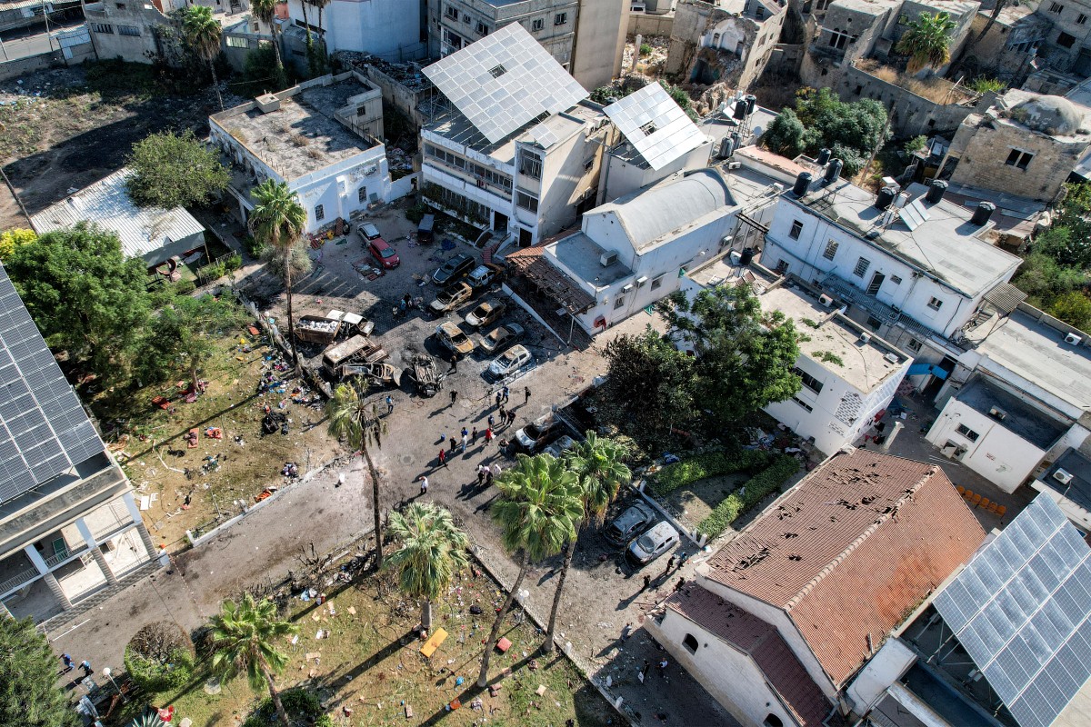 Cohete que explotó en hospital en Gaza pudo ser lanzado por palestinos, según informe de HRW