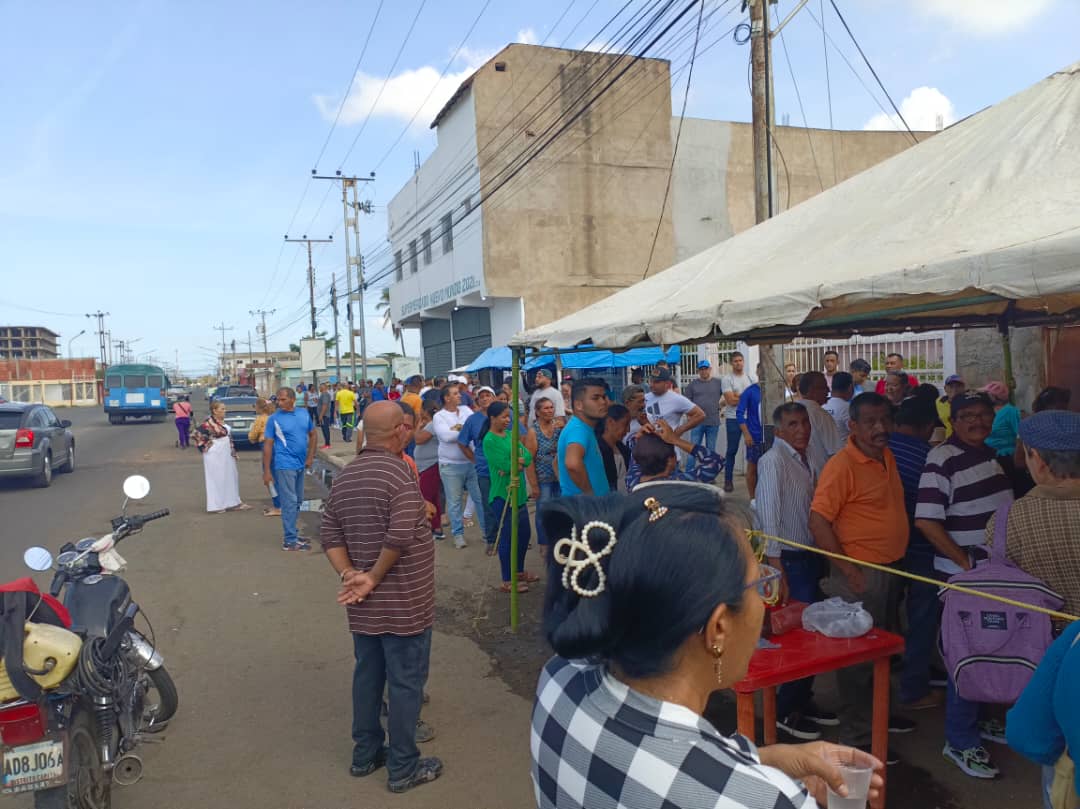 Gran afluencia de votantes en centro electoral en Falcón pese al acoso del Sebin y la policía