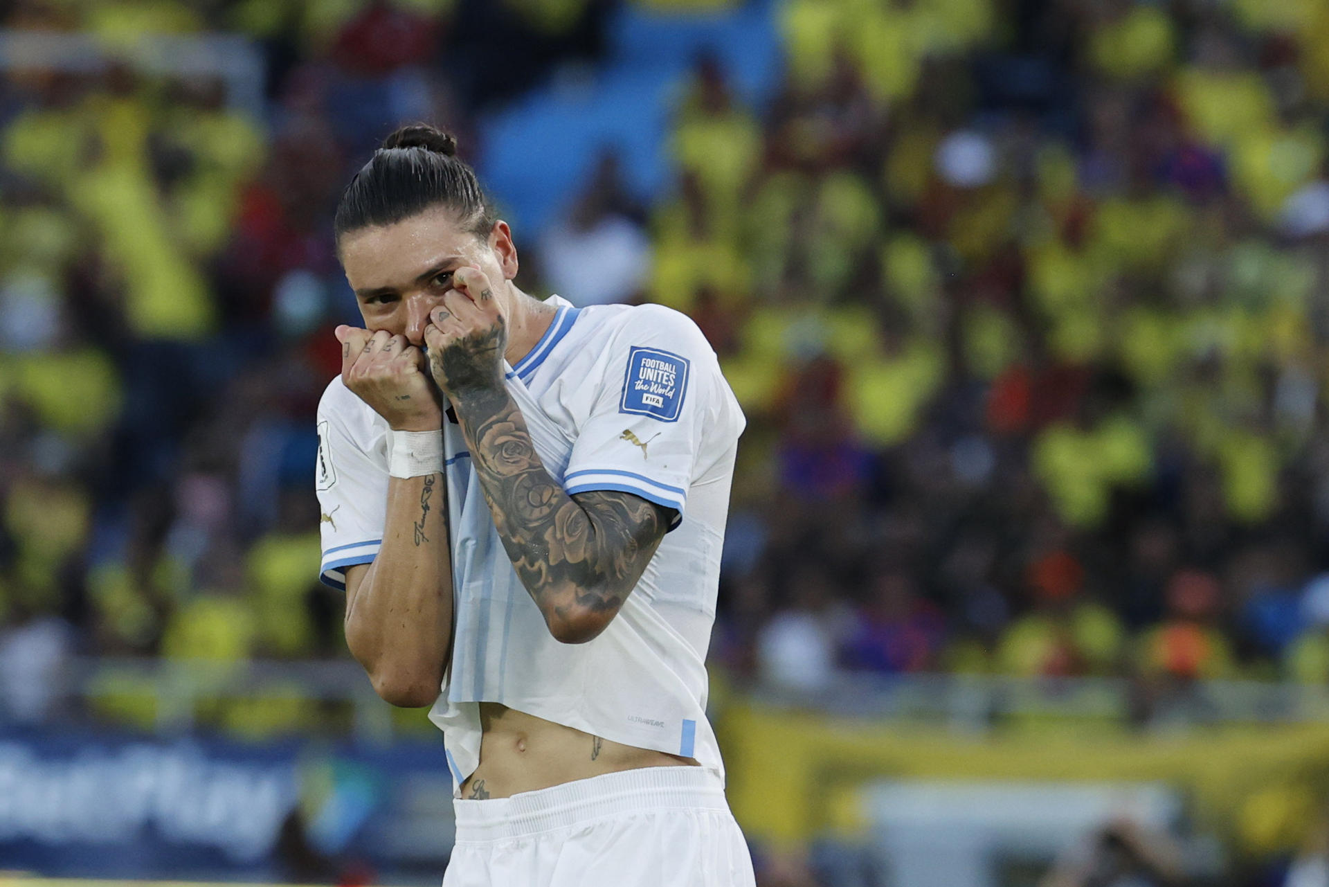 Uruguay se llevó un punto de Barranquilla con un gol de penalti al minuto 90