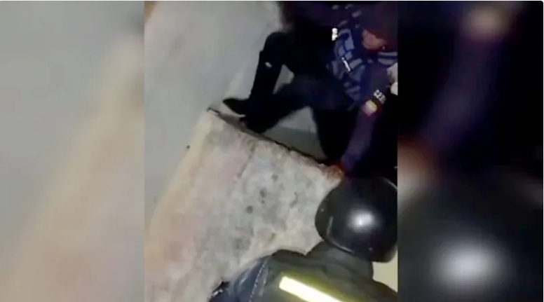 Dramático rescate nocturno: vecinos alertan sobre niños encerrados en una vivienda en Carabobo