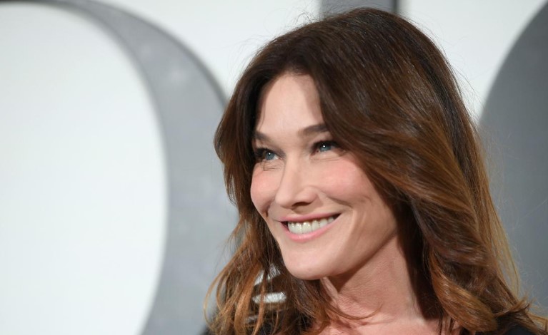 La exprimera dama francesa Carla Bruni revela que tuvo cáncer de mama