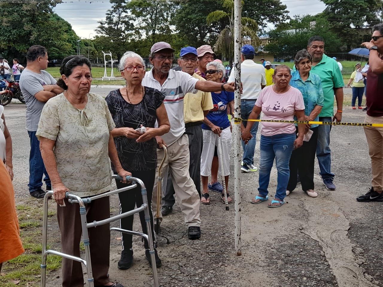 Discapacitados y tercera edad fueron los primeros en votar en Barinas este #22Oct