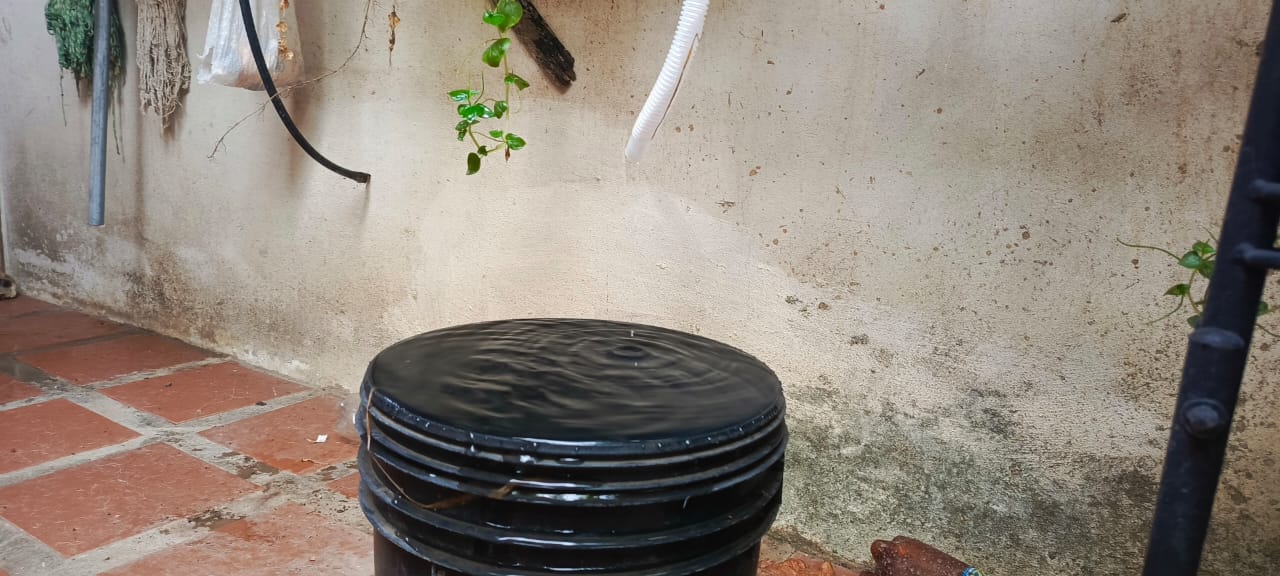 Habitantes de El Guayabal en La Asunción apelan al agua de aires acondicionados para aseo personal