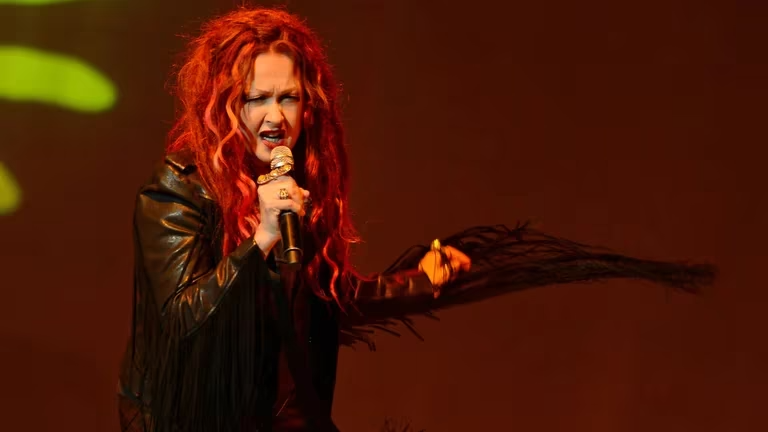 La vida de Cyndi Lauper: de su reclusión en un bosque al terrible relato de la violación que la devastó