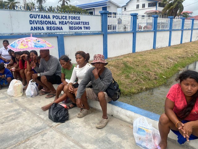 La historia detrás de los venezolanos detenidos en las calles de Guyana (Video)