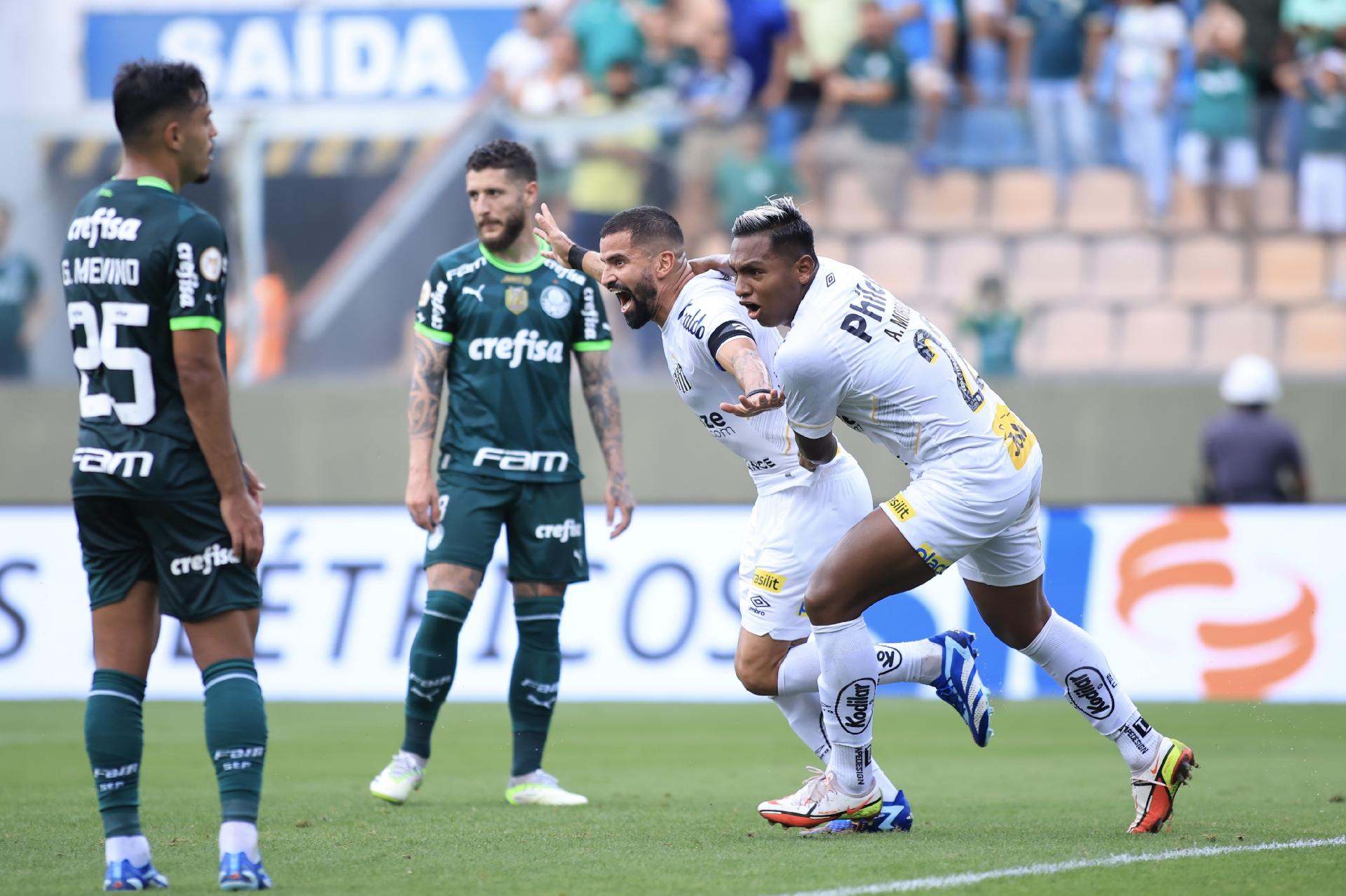 Con un tanto de Tomás Rincón, Santos se impuso al Palmeiras en el clásico brasileño