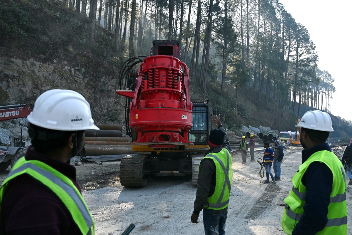 Nuevos percances en el rescate de 41 obreros atrapados en un túnel en India tras 14 días