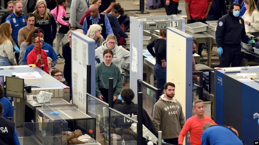 Los días más atareados de los viajes por el Día de Acción de Gracias recién comienzan