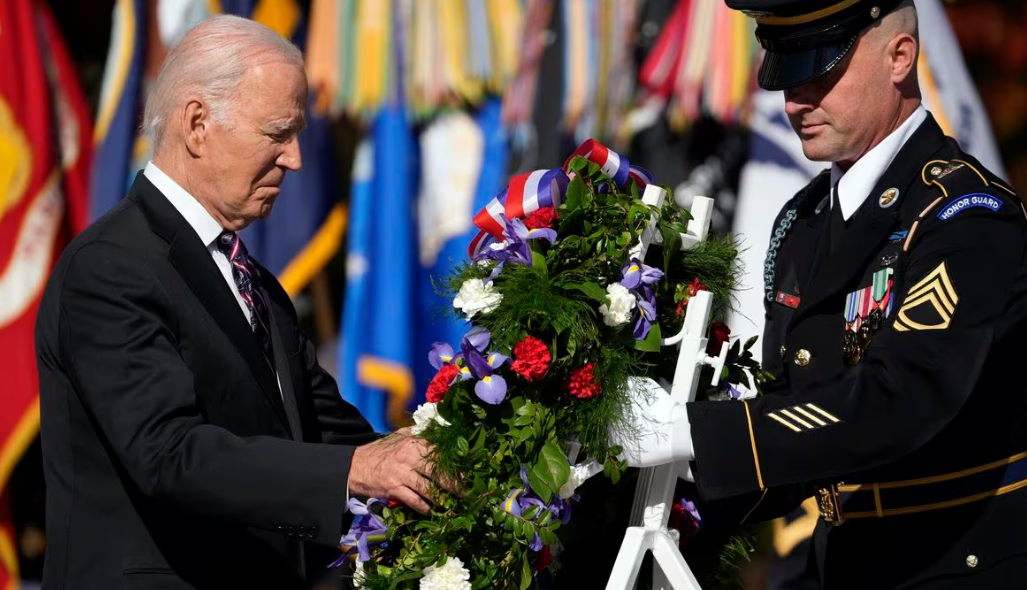 EN VIDEO: Biden volvió a mostrarse desorientado en un acto oficial en Estados Unidos