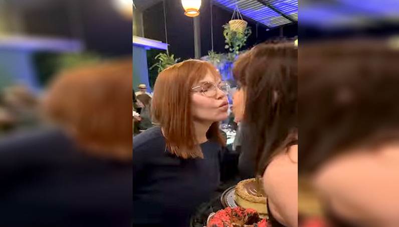 A lo Madonna y Britney: el polémico beso entre dos actrices venezolanas (Video)