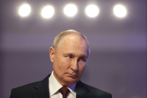 Experto en defensa japonés alerta: Putin hará lo que sea por no perder la guerra