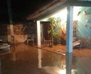 La historia se repite: Angustia y pérdidas de enseres por inundaciones tras subida en el nivel del río Coro