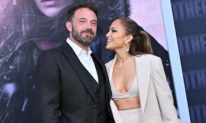 Jennifer Lopez “sacó las garras” cuando una fan le gritó ‘Te amo’ a Ben Affleck (+Video)