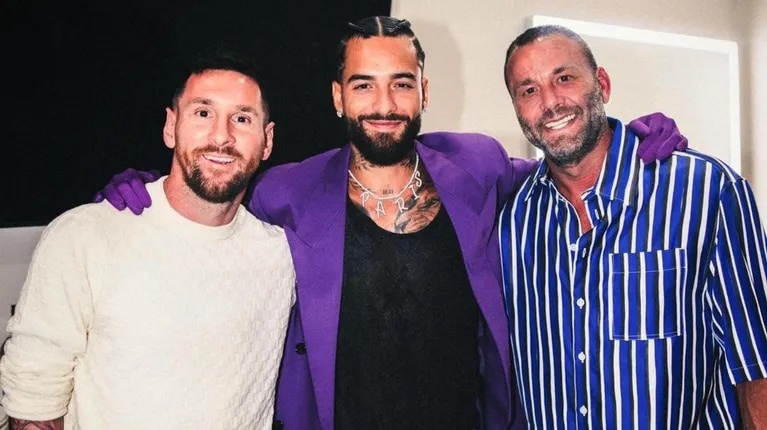 ¡Ay, Antonela! El beso entre Maluma y Messi del que todos hablan (FOTO)