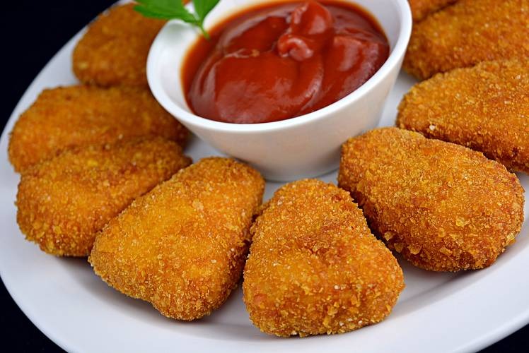 La razón por la que retiraron toneladas de nuggets de pollo en EEUU