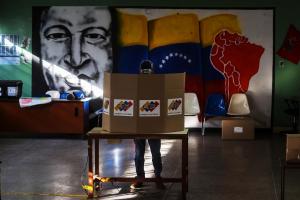 Referendo por el Esequibo: Centros de mesa están operativos en Caracas… lo que hace falta son votantes (IMÁGENES)