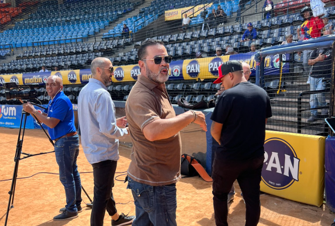 Oswaldo Guillén manifestó su pesar ante la ausencia de venezolanos en el Universitario para despedir a Vitico Davalillo